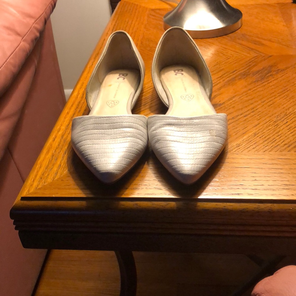 Very comfortable flats-A very light off white/gray